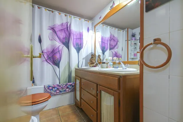 VIVIENDA EN FINCA SEMINUEVA CON PISCINA. AMPLIO BALCÓN Y VISTAS DESPEJADAS. — 10