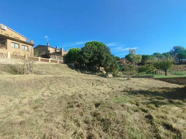 TERRENY AMB VISTES A LA MUNTANYA AL CENTRE DE SANT LLORENÇ SAVALL — 9