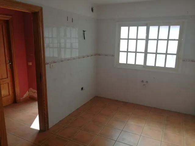 Adosado 4 habitaciones con garaje cerrado a 2km del aeropuerto — 8
