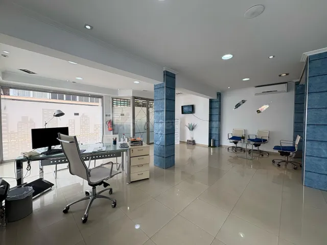 EXCELENTE LOCAL COMERCIAL EN PERFECTO ESTADO EN AVDA. PRINCI - foto 3