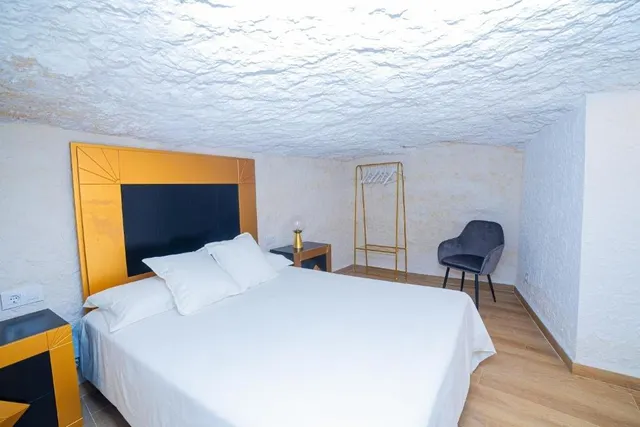 Complejo rural de 4 alojamientos dedicado a alquiler vacacional en Alcalá del Júcar: una joya para inversores — 22