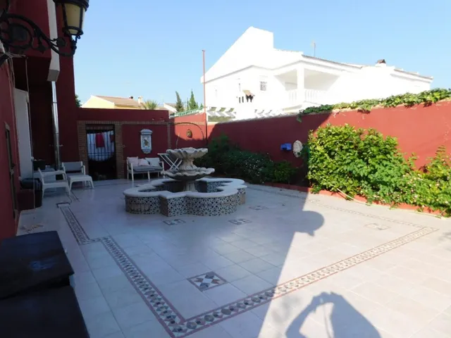 Venta - villa de lujo - Torrevieja - 6 dormitorios - 5 baños - 328 m2 - parcela 1066 m2 - piscina - garaje — 47