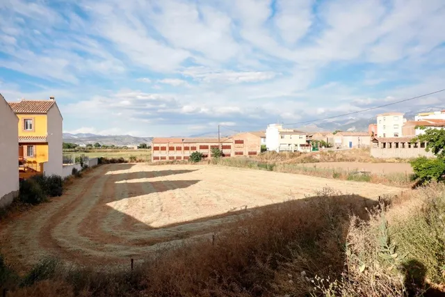 ¿Estás buscando terreno para invertir? ¡ ¡ Lo has encontrado!! Solar urbano con 3.441m2 — 3
