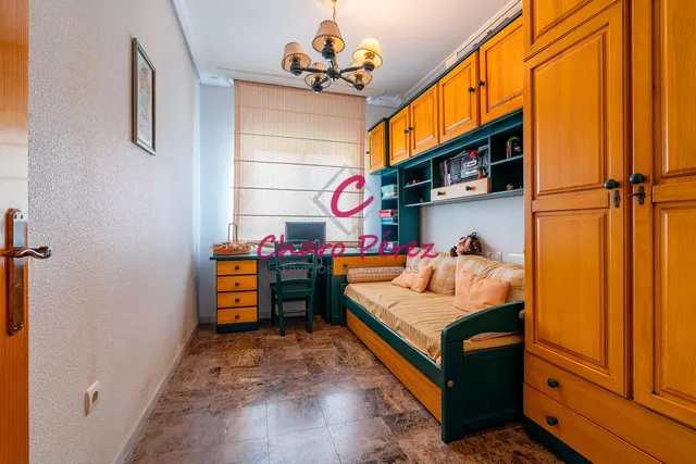 Vivienda en esquina lista para entrar a vivir en Aguadulce centro, zona Pedro Muñoz Seca. — 28
