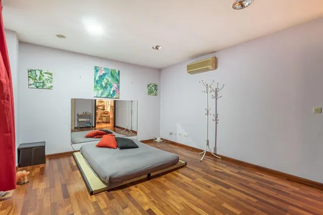 AMPLIA PLANTA BAJA JUNTO ARABIAL CON GARAJE — 11