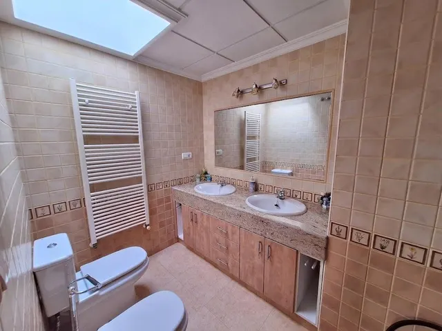 Gran casa familiar en el centro de Pinoso con garaje excepcional y posibilidades para crear tu propio negocio — 32