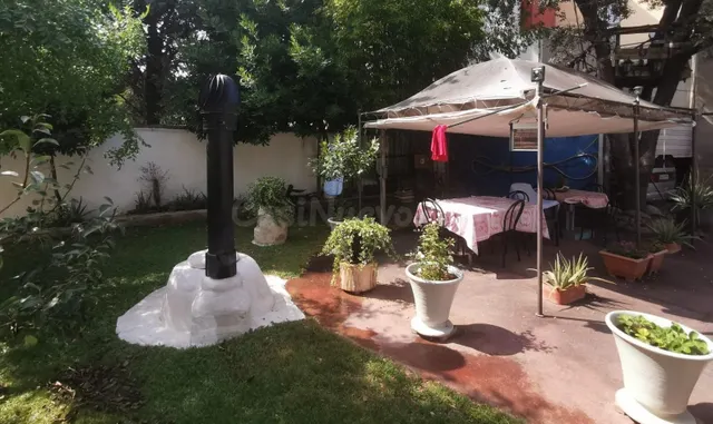 CASA A 4 VIENTOS ESTILO RUSTICO CON JARDÍN EN VENTA