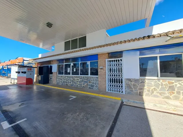 LOCAL COMERCIAL JUNTO A GASOLINERA — 4