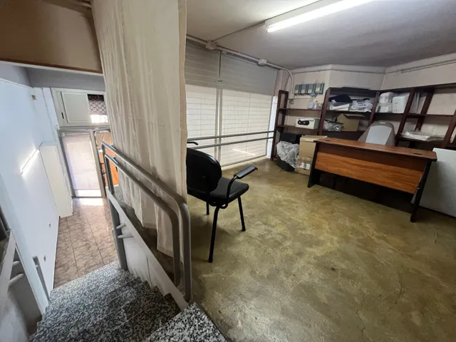 LOCAL COMERCIAL CON ALTILLO SITUADO EN ZONA  DR. PUJADES — 25