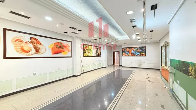 AMPLIO LOCAL COMERCIAL EN PLENO CENTRO DE OURENSE - foto 4