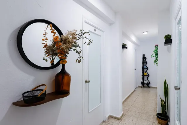 **Piso totalmente reformado de cuatro habitaciones y un baño** — 40