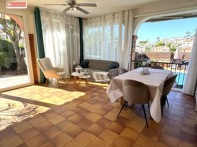 Amplia casa con piscina, chimenea y zona chill out en Cunit !!! — 33