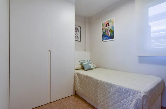 Moderna y seminueva casa en Paiporta en zona tranquila, sin finca delante — 36