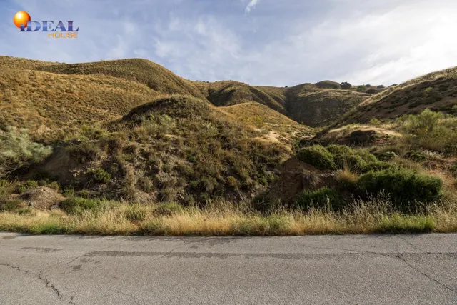 En Venta Maravilloso Paraje Natural, a medio camino entre Granada y Sierra Nevada, a veinte minutos en coche, desde cada una de ellas. — 11