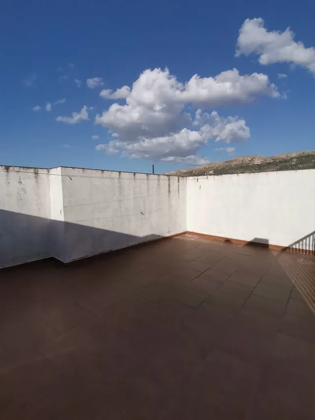 SE VENDE CASA EN PLENO CENTRO DE LOS VILLARES — 49