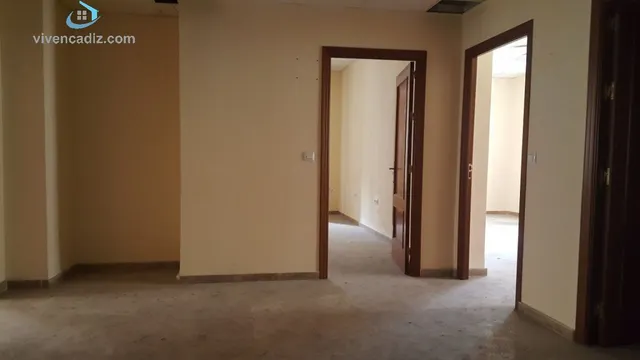 IDEAL INVERSORES. 320 METROS A REFORMAR. PARA OFICINAS O PISOS. — 22