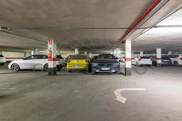 Comprar piso reformado con garaje junto a Plaza Xúquer — 50