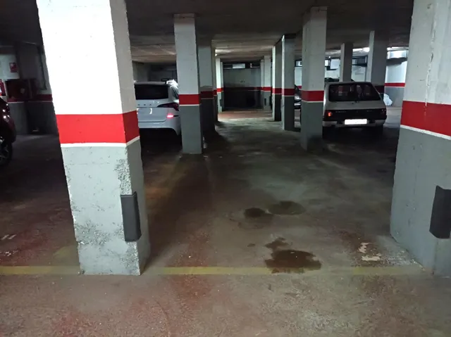 PLAZA DE PARQUING PARA COCHE MEDIANO /PEQUEÑO — 9