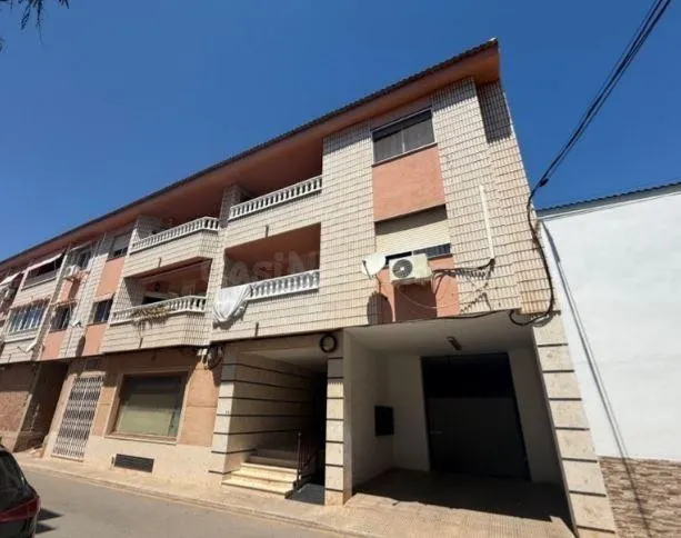 SE VENDE piso + garaje ALQUILADO en C BELEN 12 de San Pedro  - foto 3