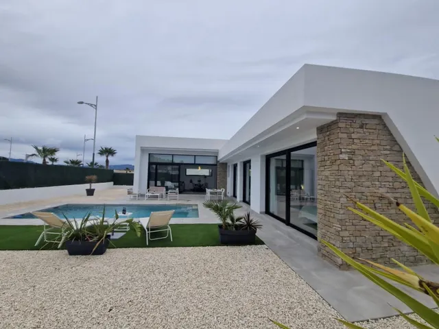 Villas espaciosas con piscina privada, en construcción, en un entorno natural muy privilegiado — 37