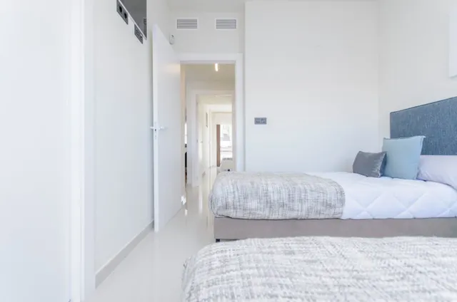 BUNGALOW DE 2 DORM. DE NUEVA CONSTRUCCIÓN EN COMPLEJO RESIDENCIAL EN TORREVIEJA. — 14