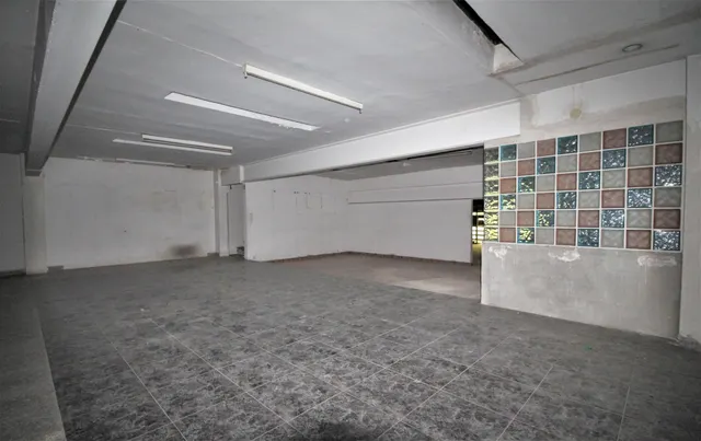 Local en venta Hospitalet del Llobregat — 17