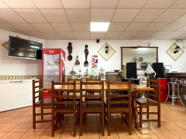 Bar - Restaurante a la venta en el centro de Roses con terra - foto 4