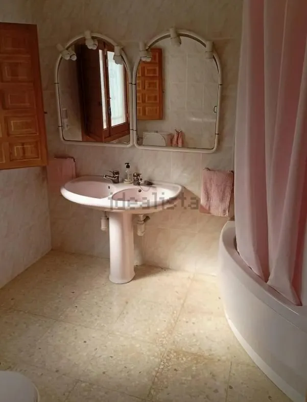 Alquiler de chalet independiente con piscina y parcela de 2.300m2 — 19