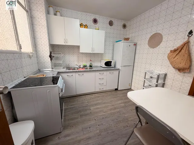 Amplio y Moderno Piso en el Corazón de Granada por €900 — 14