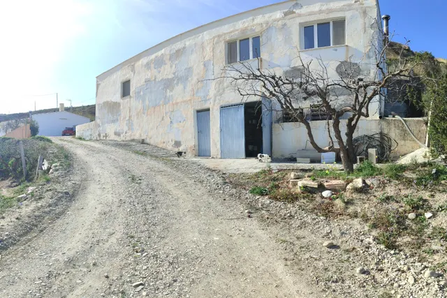 CASA EN FINES ( ALMERIA ) DE 4 habitaciones CON TERRENO Y PISCINA. — 24