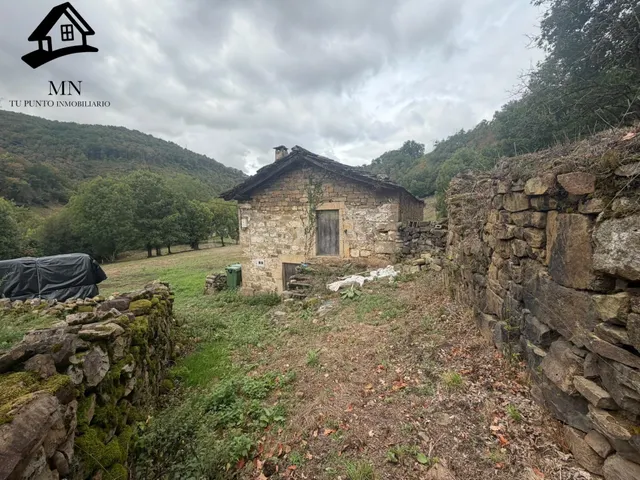 Dos cabañas pasiegas pareadas en finca llana ,con luz, agua 