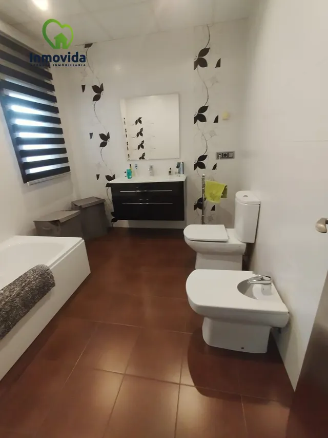 Casa Reformada con Espacios Exteriores en Córdoba - €380,000 — 32