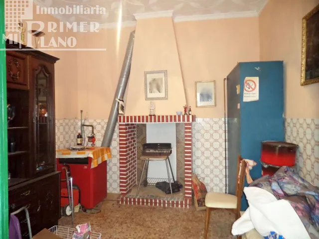 VIVIENDA EN UNA DE LAS PRINCIPALES CALLES DE TOMELLOSO — 28