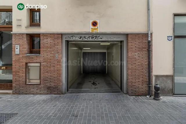 Plaza de garaje en el centro — 3