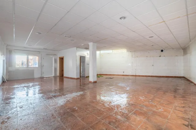 Amplio Local Comercial en Monachil - Oportunidad Única — 22