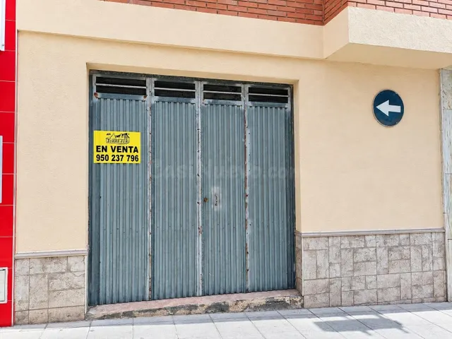 LOCAL COMERCIAL EN AVDA. LARGO CABALLERO - foto 2