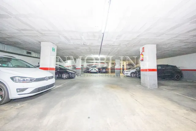 Plaza de parking en calle Moratín - foto 5