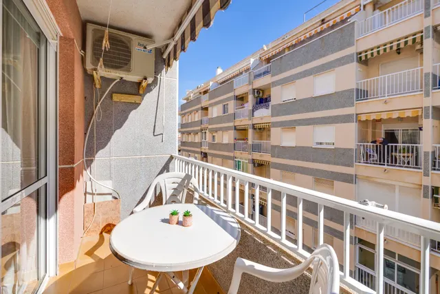 Apartamento de 1 dormitorio con orientación este en el centro de Torrevieja!!! — 13