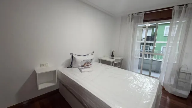 MARAVILLOSO PISO DE ALQUILER POR TEMPORADA EN PLENO CENTRO DE OURENSE – ZONA VALLE-INCLÁN — 21