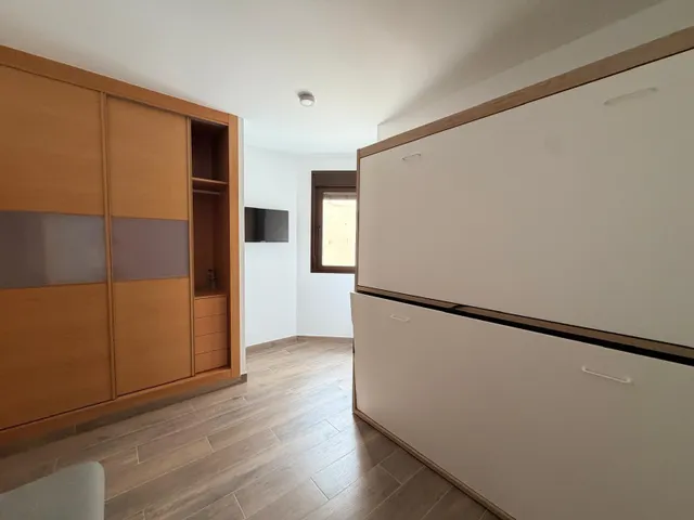 ¡Abre la puerta a tu nuevo hogar! Amplia terraza, garaje y totalmente amueblado — 35