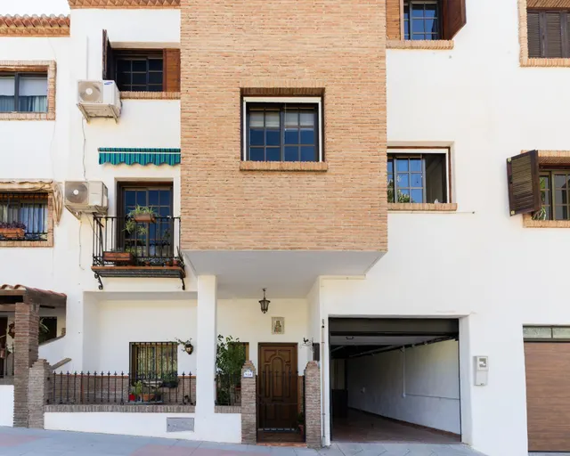 Gran casa familiar de 3 plantas en Ronda de Poniente — 25