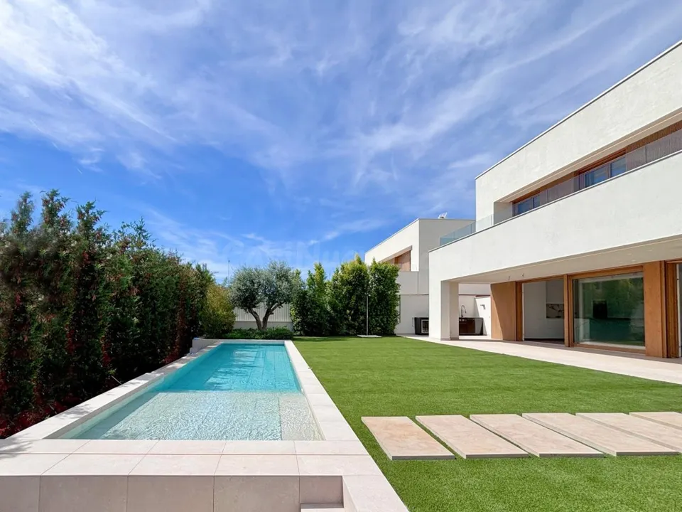 Cala Blanca · Arquitectura, diseño y una nueva forma de vivir Sitges