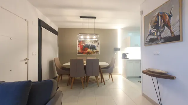 PRECIOSO Y LUJOSO QUAD CON PISCINA COMUNITARIA Y GARAJE PRIVADO — 8