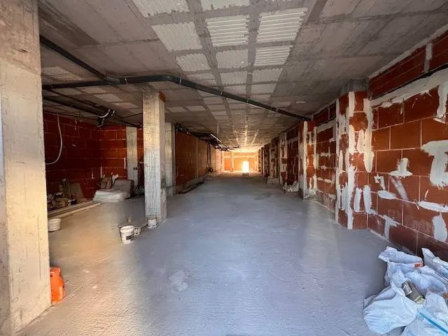 Local diafano de 400m2. — 4