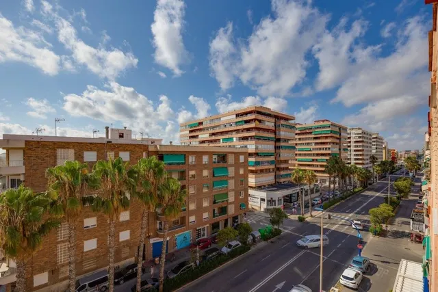 Ático reformado en venta en Torrevieja a 100 metros de la playa del acequión, con 3 dormitorios y 2 terrazas — 32