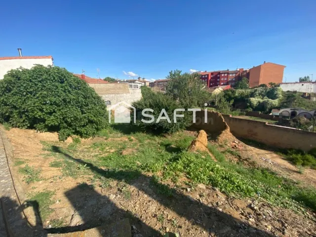 SOLAR URBANO DE 320 METROS DE SUPERFICIE A 1 MINUTO CAMINAND - foto 4