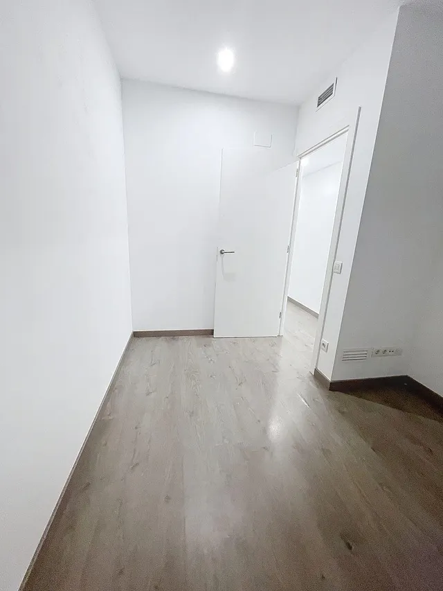 Luminoso piso en venta en Paral·lel — 17