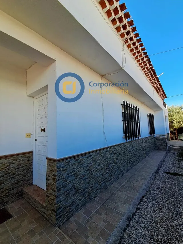 Casa de Campo con cuatro dormitorios y garaje en La Torrecil - foto 3