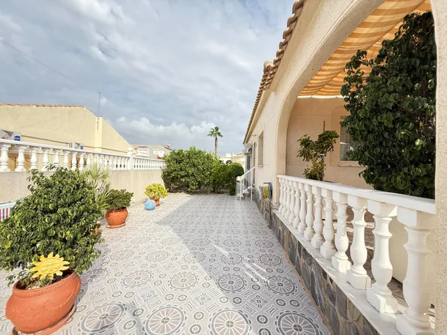 Impresionante Chalet Independiente en El Chaparral, Torrevieja — 9
