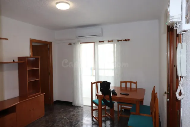 Segundo piso con 3 habitaciones en zona Las 300